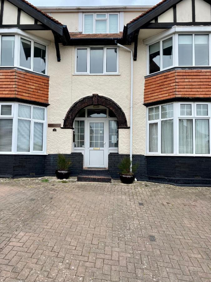 Seabreeze Apartment Лайм Риджис Екстериор снимка